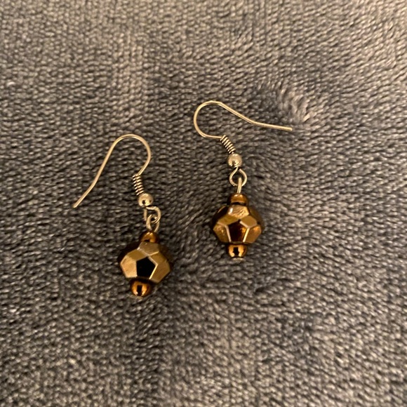 Matching necklace and earring set - Picture 4 of 5